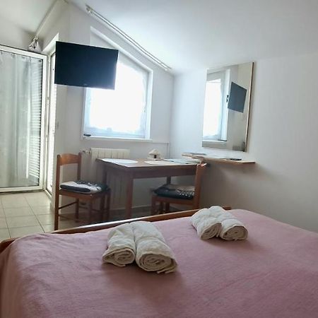 Studio Apartman Olivera ロヴィニ エクステリア 写真