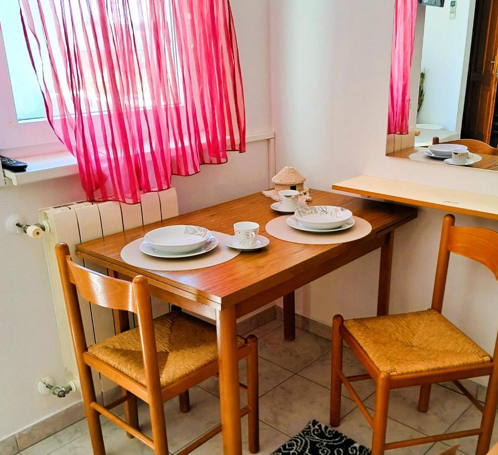 Studio Apartman Olivera ロヴィニ エクステリア 写真