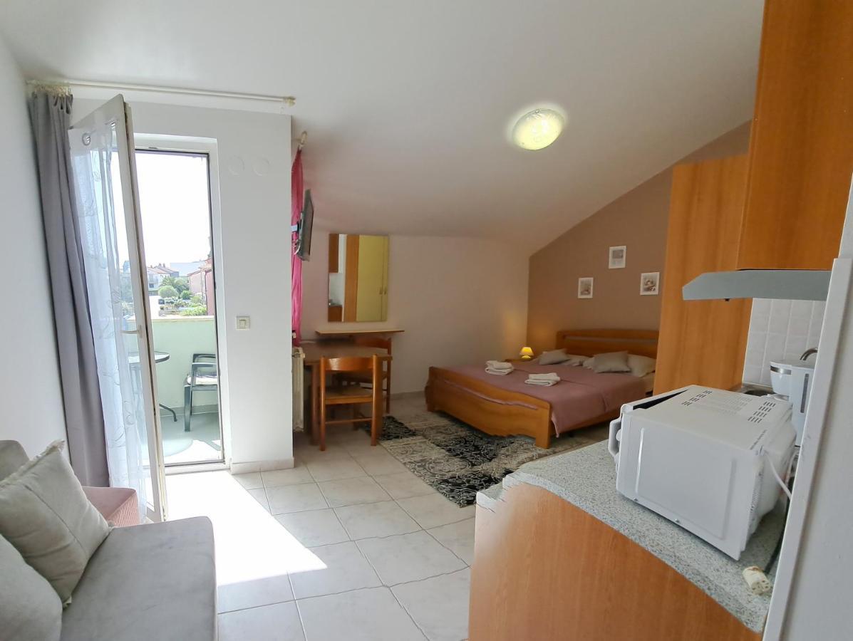 Studio Apartman Olivera ロヴィニ エクステリア 写真